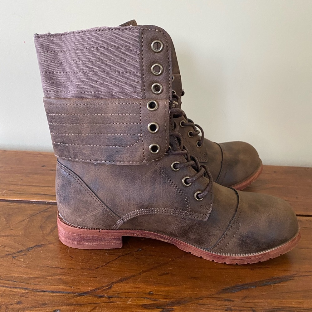 Trendy brown boots